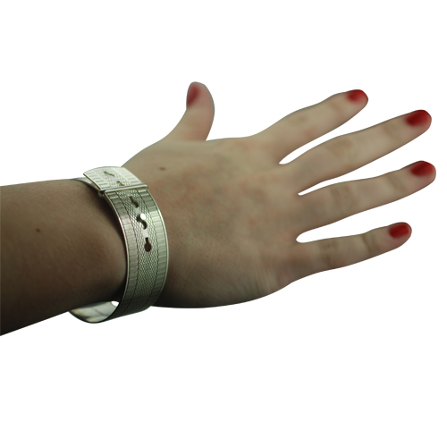 Silver 20mm wide Engine Turned Buckle Bangle - Image 3